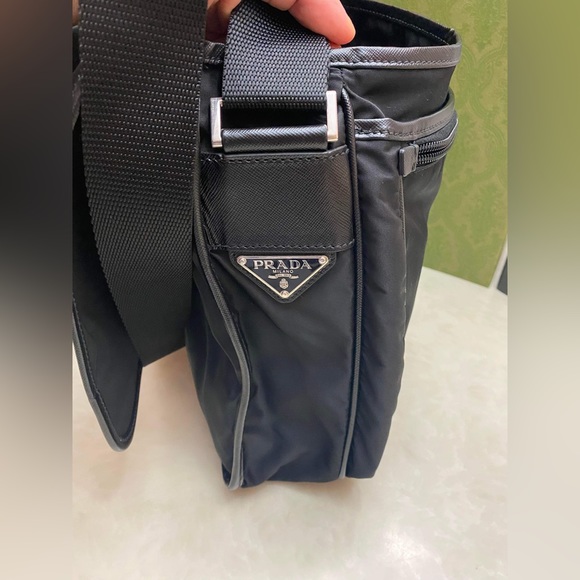 ❌❌SOLD❌❌🎀PRADA messenger bag🎀 - Picture 2 of 14